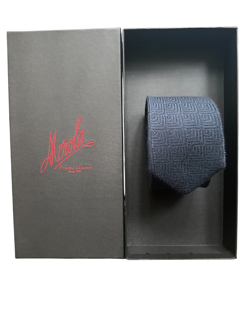 Exclusive archive Ties crafted from 100% pure cashmere hand made in Italy (cm 8,5 x cm 148)